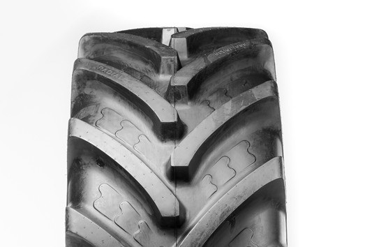 REIFEN BKT 600 / 70 R30